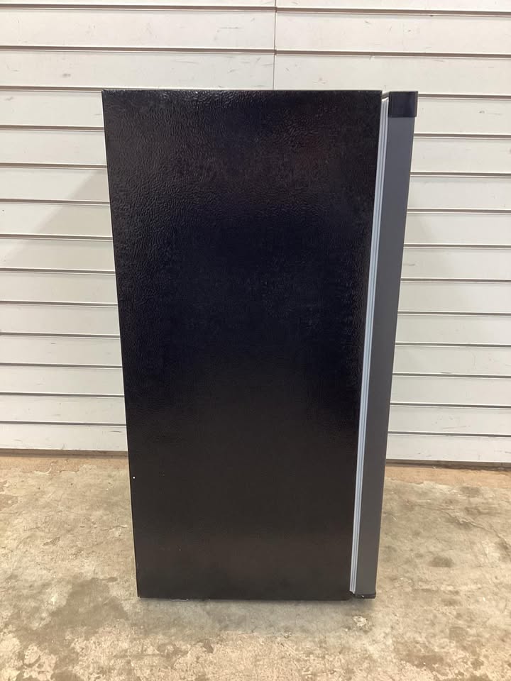 ARCTIC CHEF 3.2 cu. ft. Mini Fridge in Black Stainless Steel