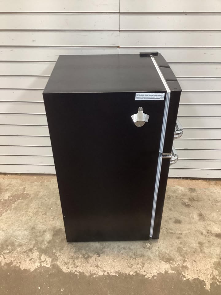Frigidaire 3.1 cu. ft. 2 Door Retro Mini Fridge in Black