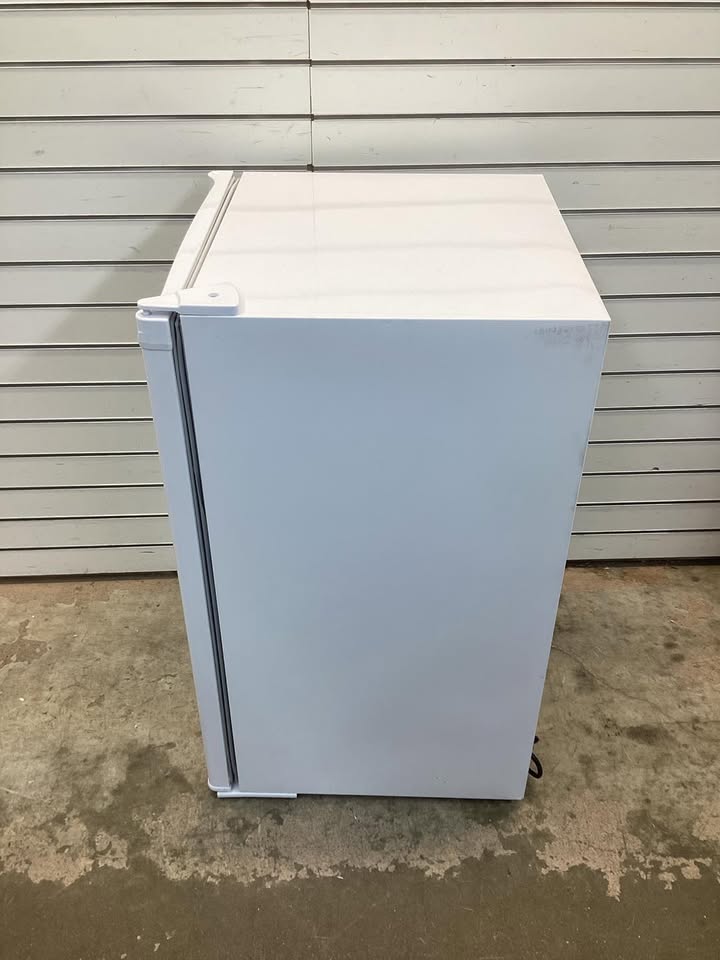 Lightly Used Frigidaire 3.3 cu. ft. Upright Convertible Refrigerator/Freezer in White