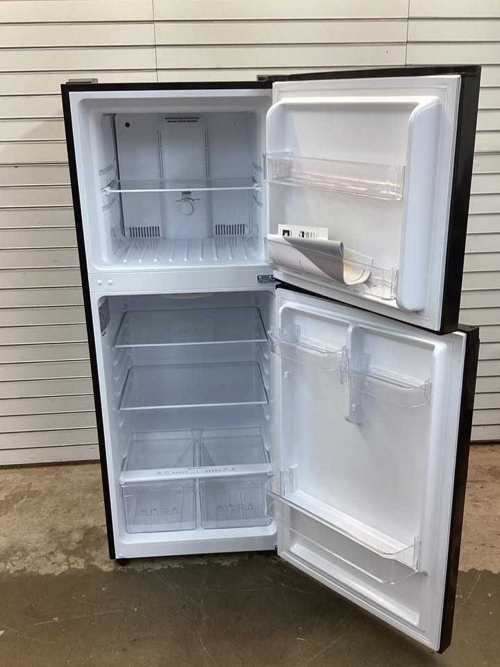 Frigidaire 10 cu. ft. Retro Top Freezer Refrigerator in Black