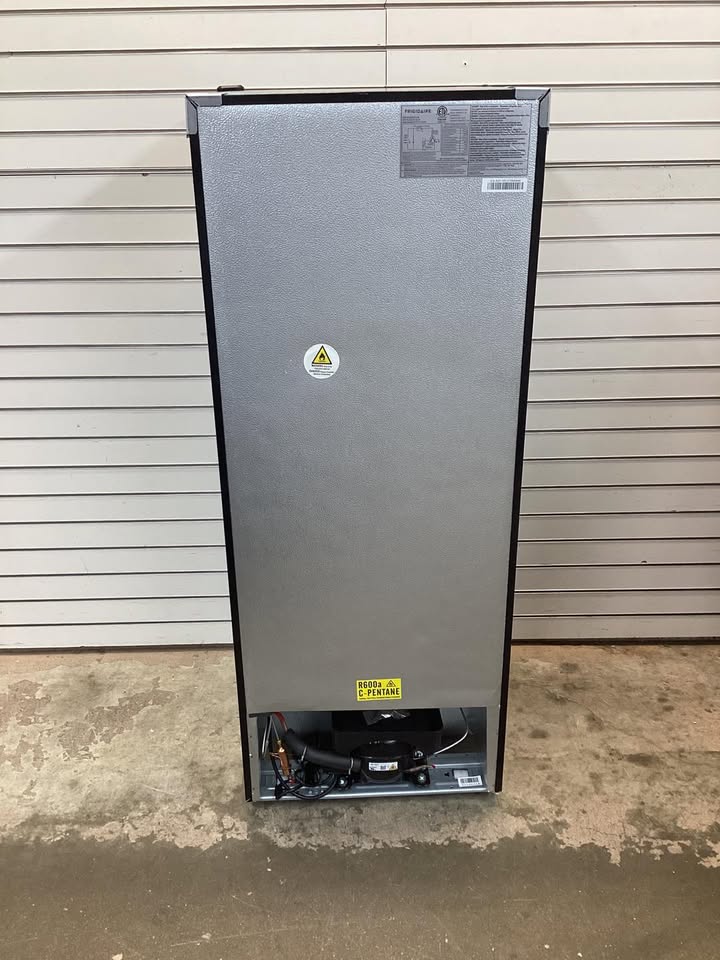 Frigidaire 7.5 cu. ft. Mini Refrigerator in Platinum with Top Freezer