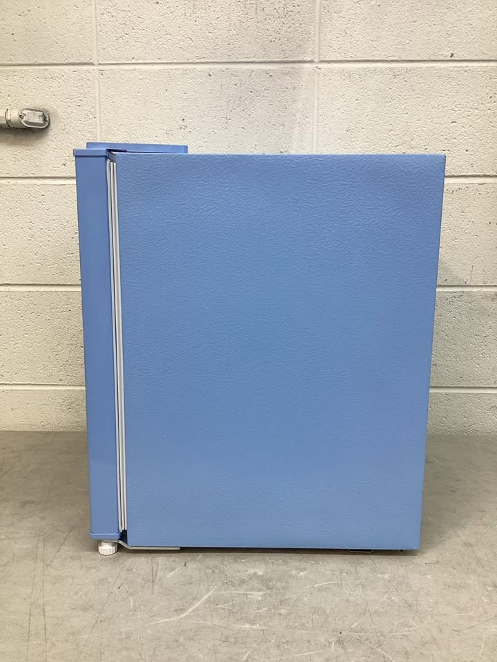 Frigidaire 1.6 cu ft Retro Fridge With Side Bottle Opener Blue