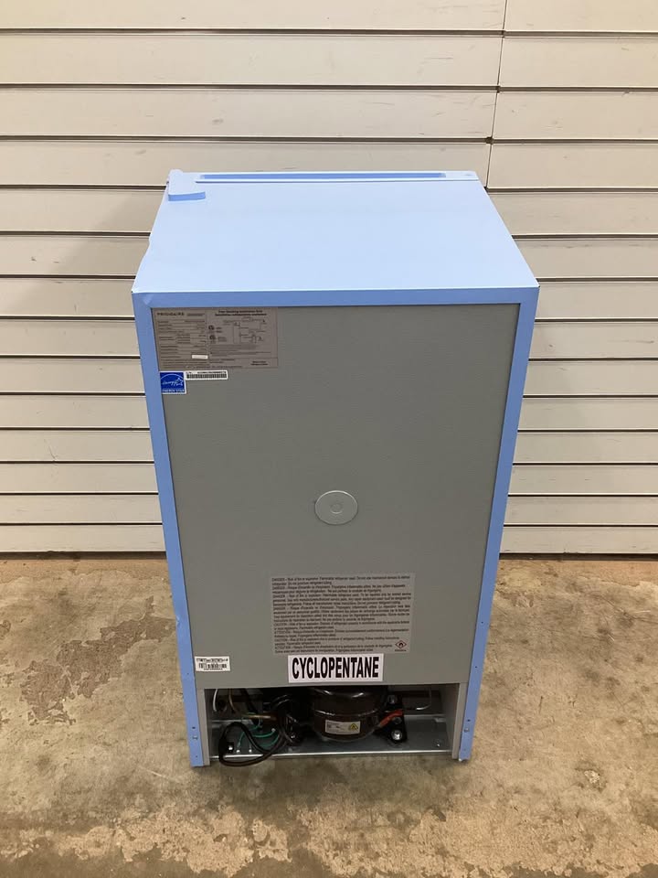 Frigidaire 3.2 cu. ft. Retro Vintage Compact Mini Fridge in Blue