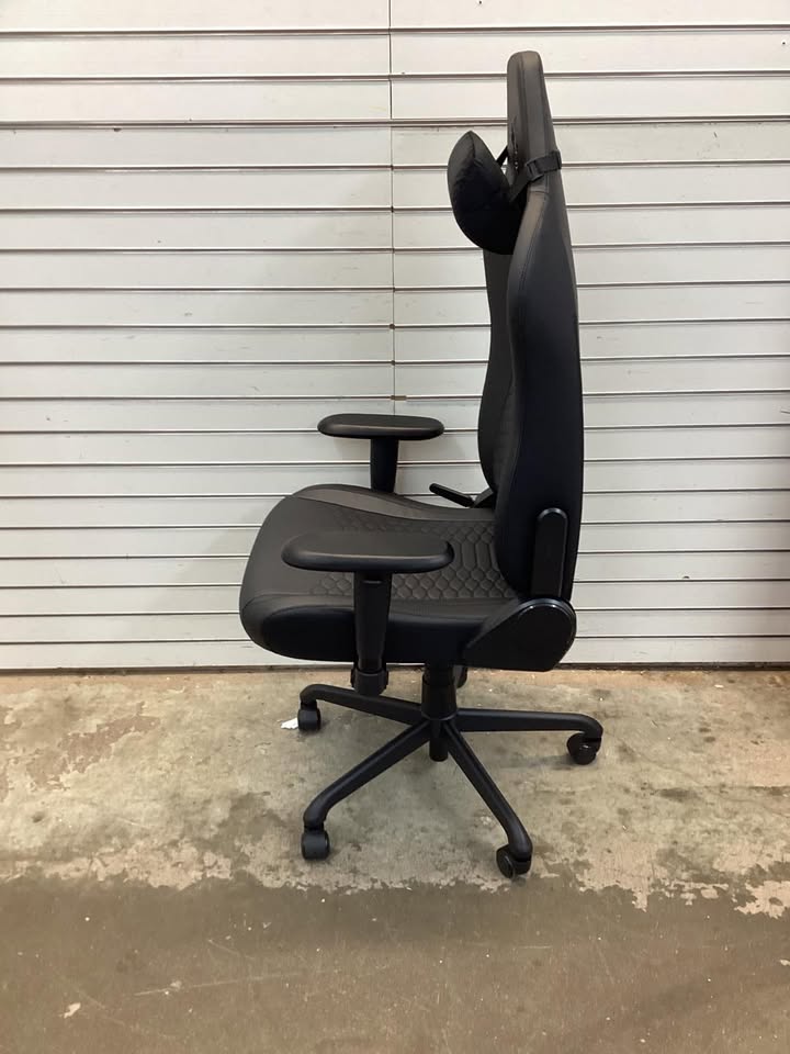 Razer Iskur V2 X NewGen EPU Leather Ergonomic Gaming Chair + Head Cushion