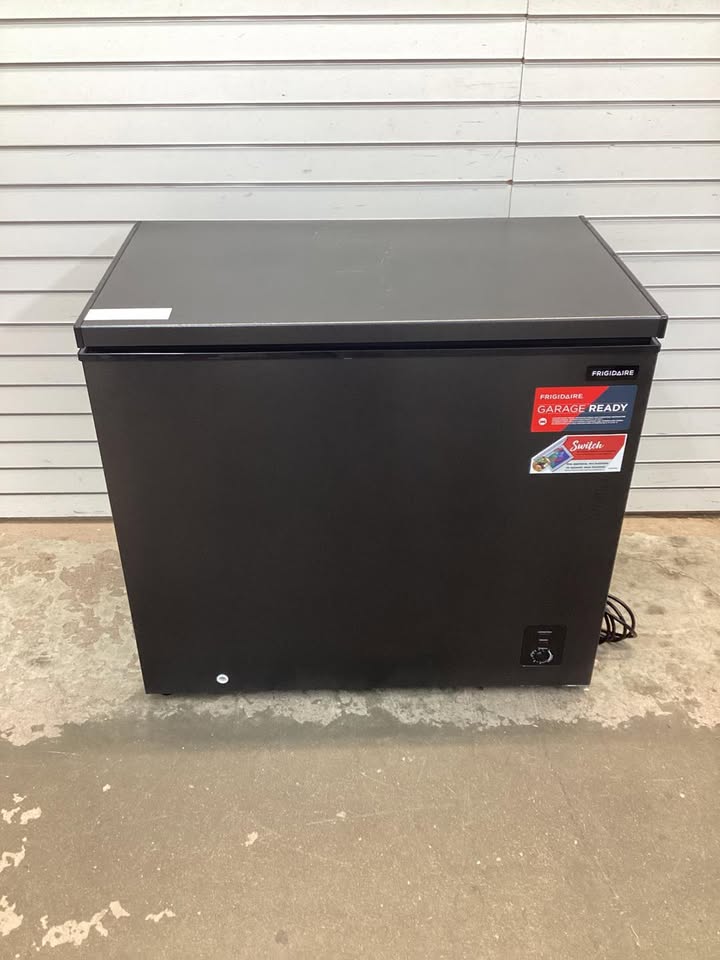 Frigidaire 7.0 cu. ft. Manual Defrost Chest Freezer with Garage Ready in Dark Grey