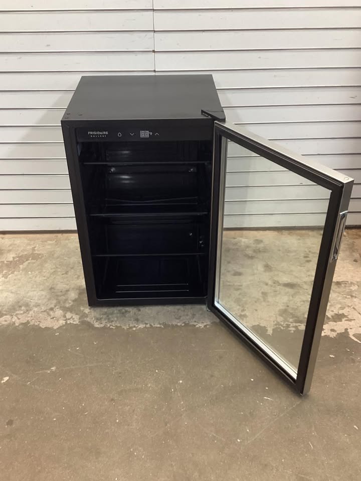 Frigidaire Gallery 4.4 cu. ft. 128-Can Beverage Center