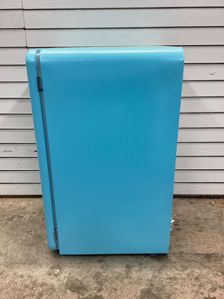 Frigidaire 3.2 cu. ft. Retro Mini Fridge in Blue with Freezer
