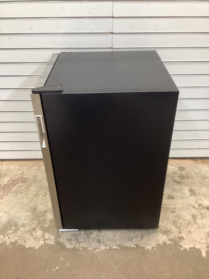 Frigidaire Gallery 4.4 cu. ft. 128-Can Beverage Center