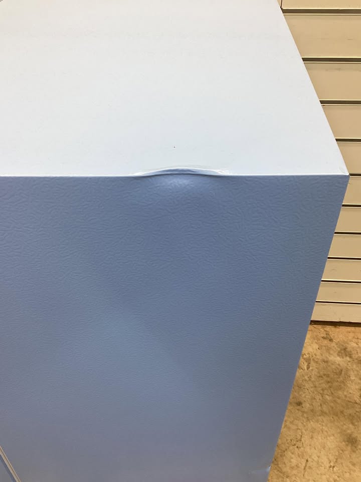 Frigidaire 3.2 cu. ft. Retro Vintage Compact Mini Fridge in Blue