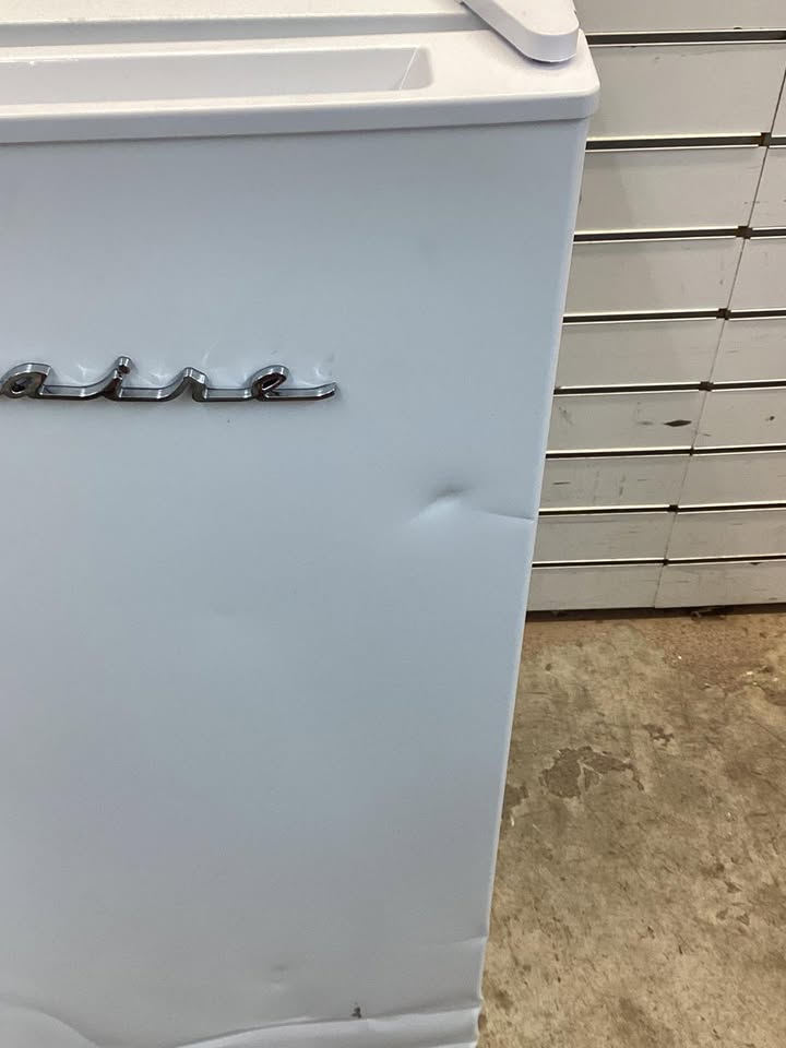 Frigidaire 3.2 cu. ft. Retro Mini Fridge in White
