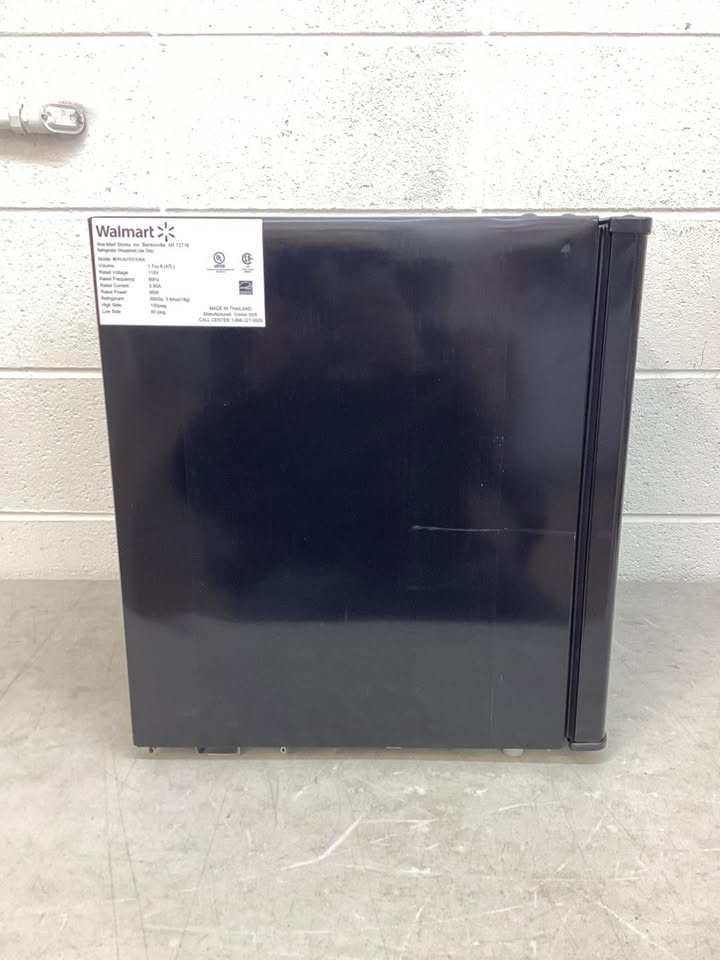 Mainstays 1.7 cu ft Compact Mini Refrigerator, Freezerless Single Door Fridge, Black