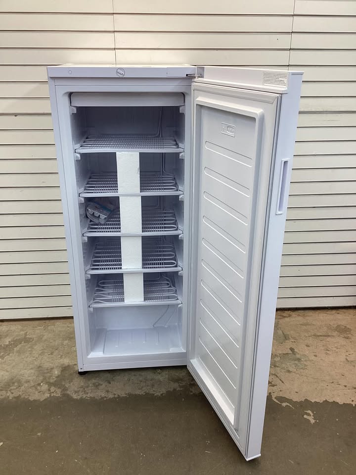 Hamilton Beach 10 cu. ft. Manual Defrost Upright Freezer in White