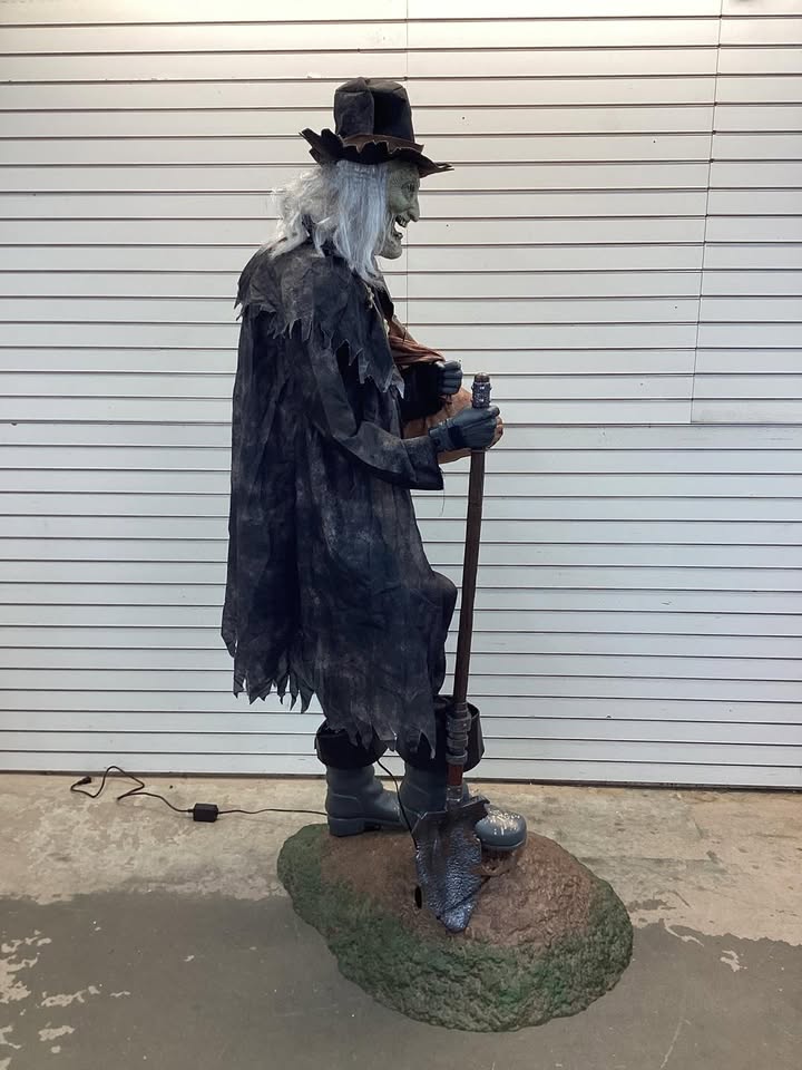 6.5 Ft Animated LED Grave Robber Halloween Decoration
