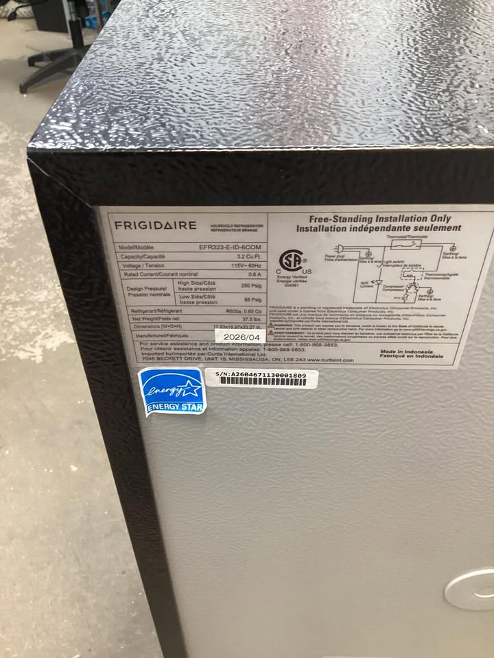 Frigidaire 3.2 cu. ft. Retro Vintage Compact Mini Refrigerator with Freezer with Platinum Door Design