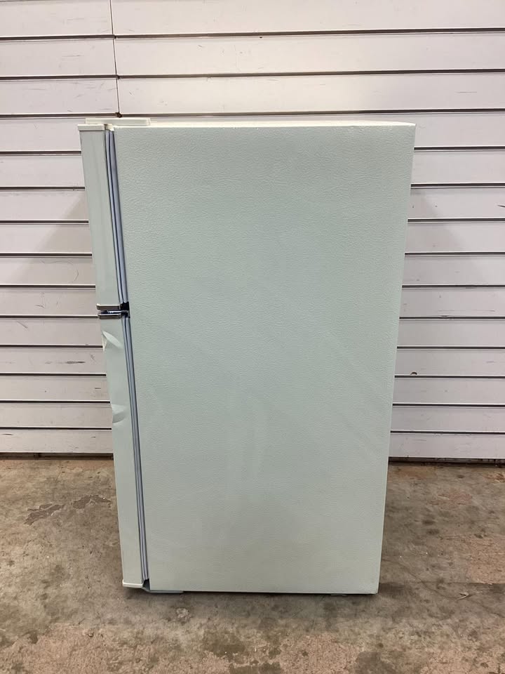 Frigidaire 3.1 cu. ft. 2-Door Retro Mini Refrigerator in Cream