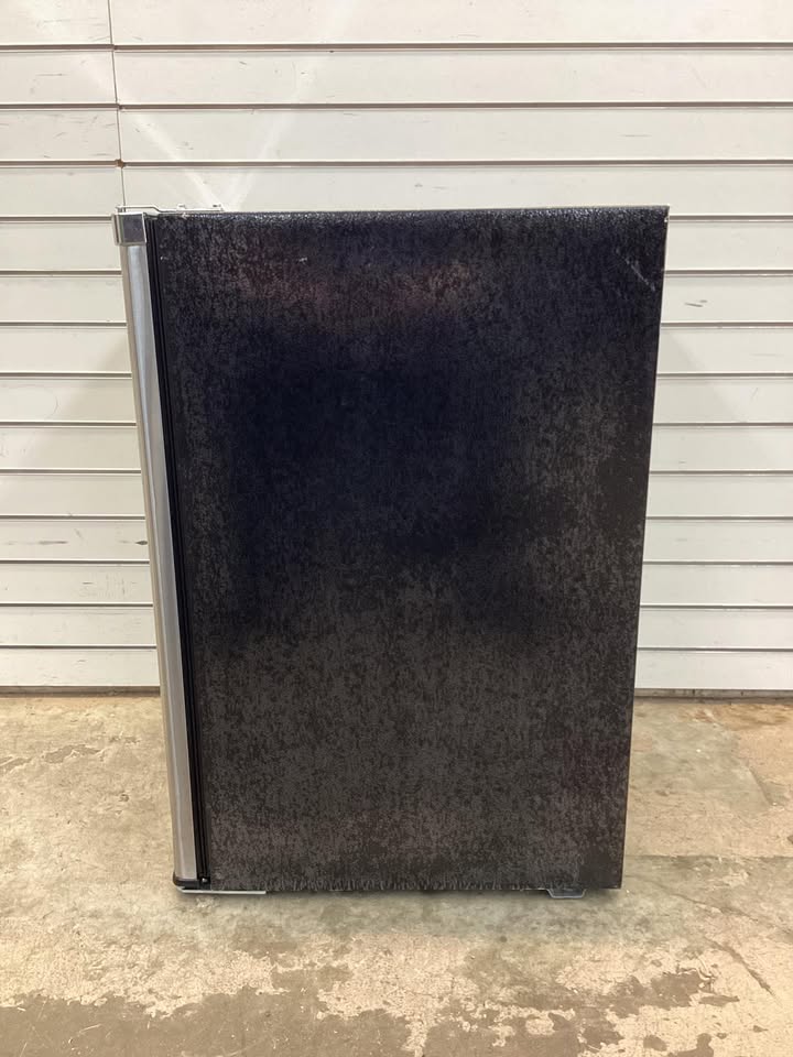 Frigidaire 4.6 cu. ft. Retro Mini Fridge with Platinum Door Design with Freezer
