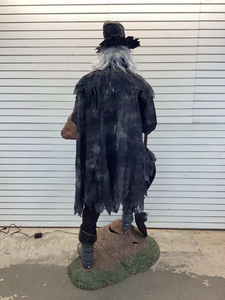 6.5 Ft Animated LED Grave Robber Halloween Decoration