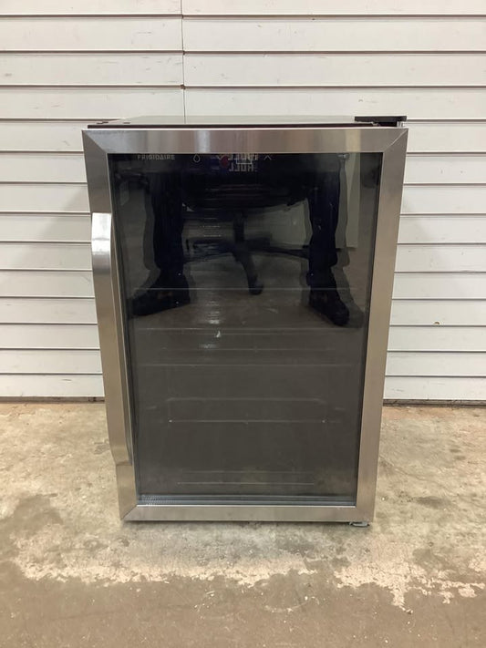 Frigidaire Single Zone 20.43 in. 126 (12 oz.) Can Beverage Cooler