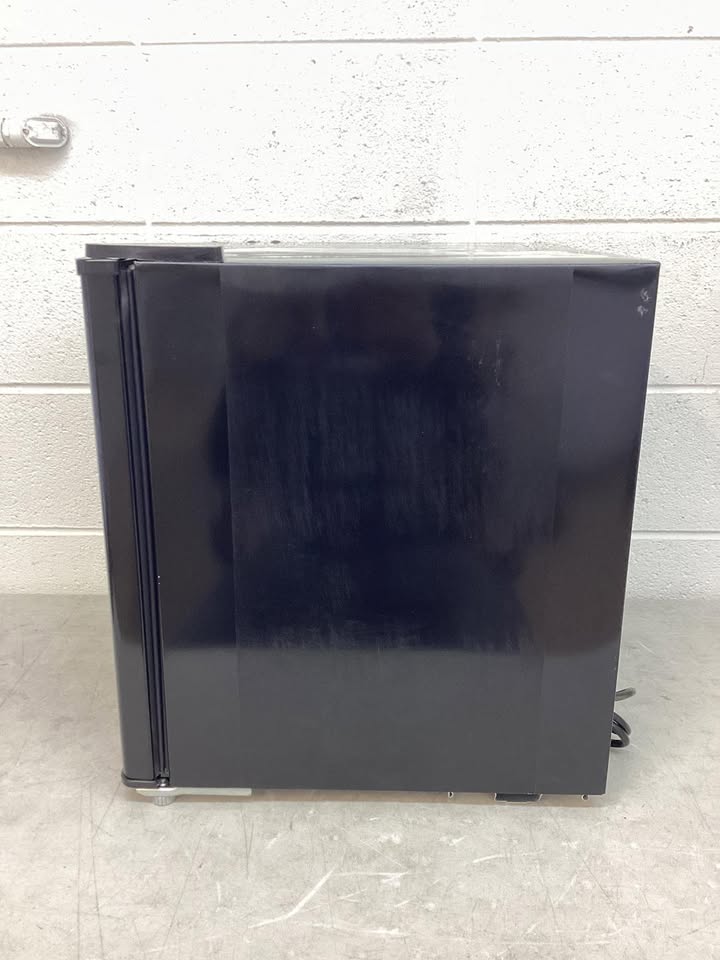Mainstays 1.7 cu ft Compact Mini Refrigerator, Freezerless Single Door Fridge, Black