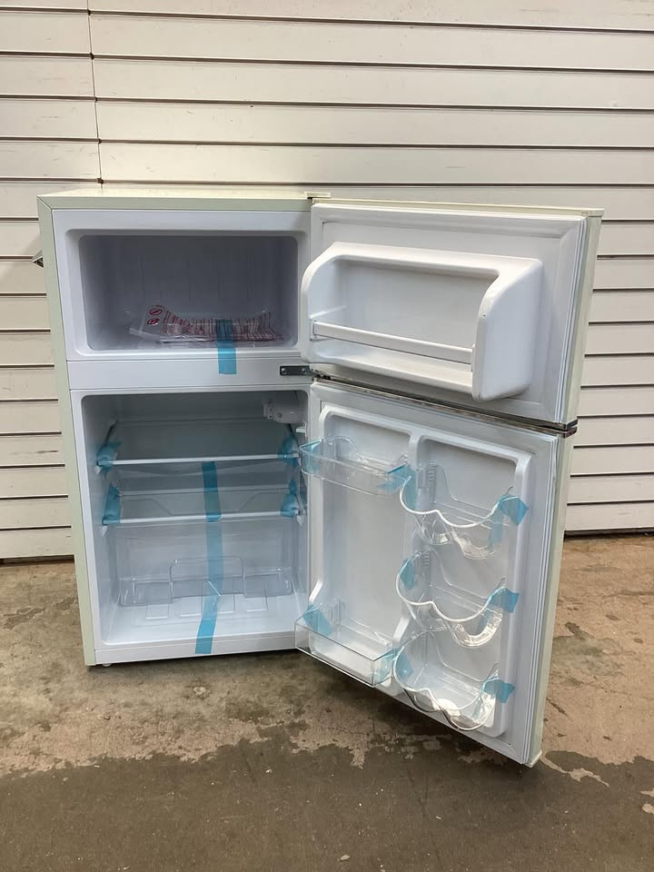 Frigidaire 3.1 cu. ft. 2-Door Retro Mini Refrigerator in Cream