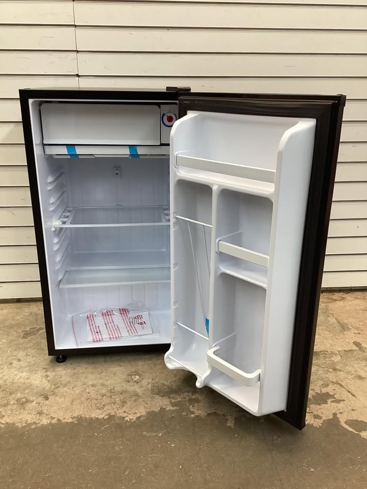 Arctic Chef 3.2 Cu. Ft. Compact Refrigerator