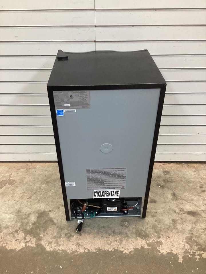 Frigidaire 3.2 cu. ft. Retro Vintage Compact Mini Refrigerator with Freezer with Platinum Door Design