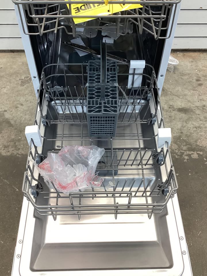 Hamilton Beach 18 in. White Electronic Portable 120-volt Dishwasher with 3-Cycles with 8 Place Settings Capacity