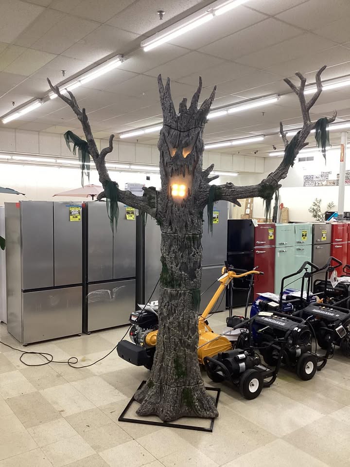 Home Accents Holiday 9 FT Wicked Woods Giant-Sized Color Changing LED Murderous Maple