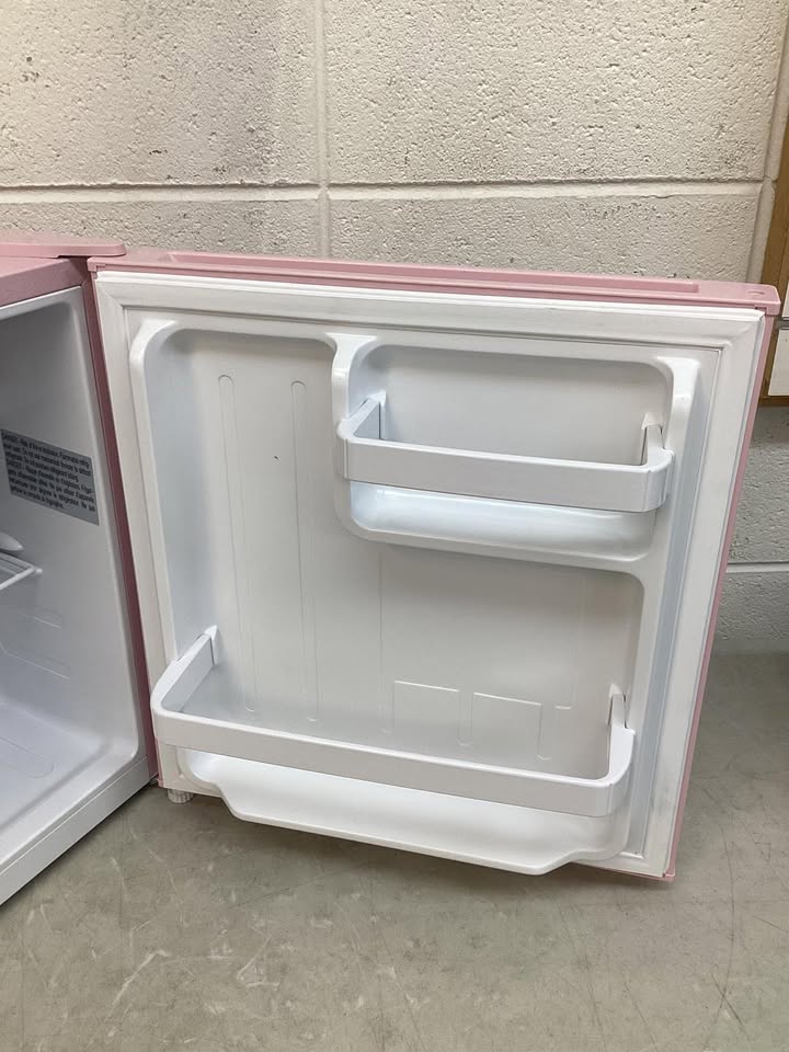 Frigidaire 1.6 cu ft Compact Retro Fridge with Freezer