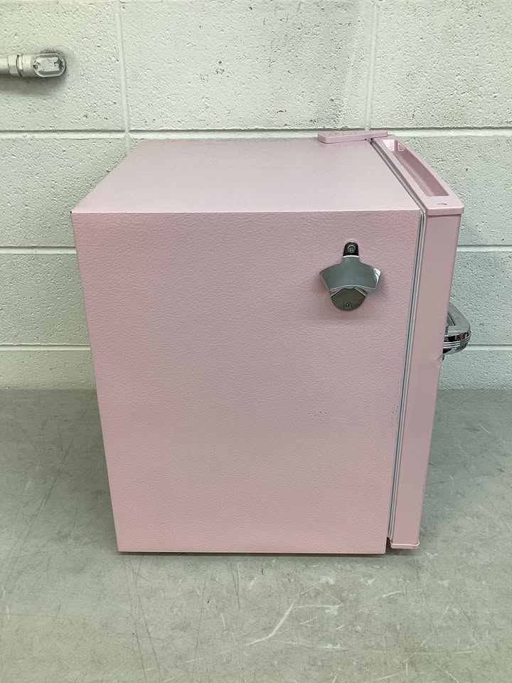 Frigidaire 1.6 cu ft Compact Retro Fridge with Freezer