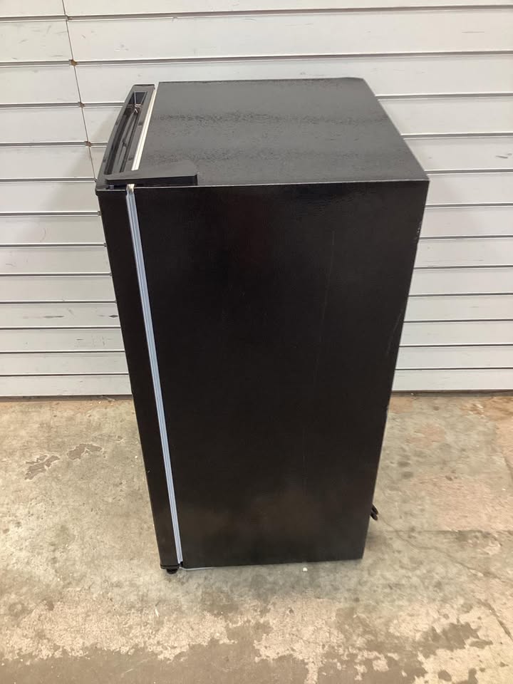 Frigidaire 3.2 cu. ft. Retro Mini Fridge in Black