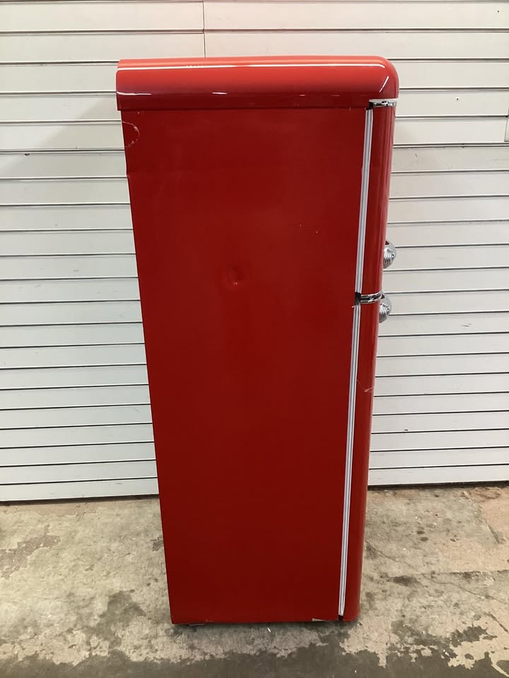 Frigidaire 7.5 cu. ft. Retro Mini Fridge in Red with Rounded Corners and Top Freezer