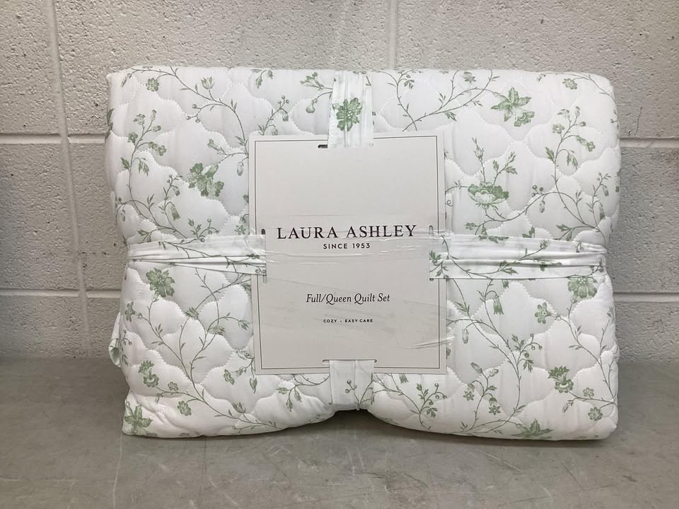 Laura Ashley 3-Piece Reversible Soft Quilt Set, Full/Queen Size