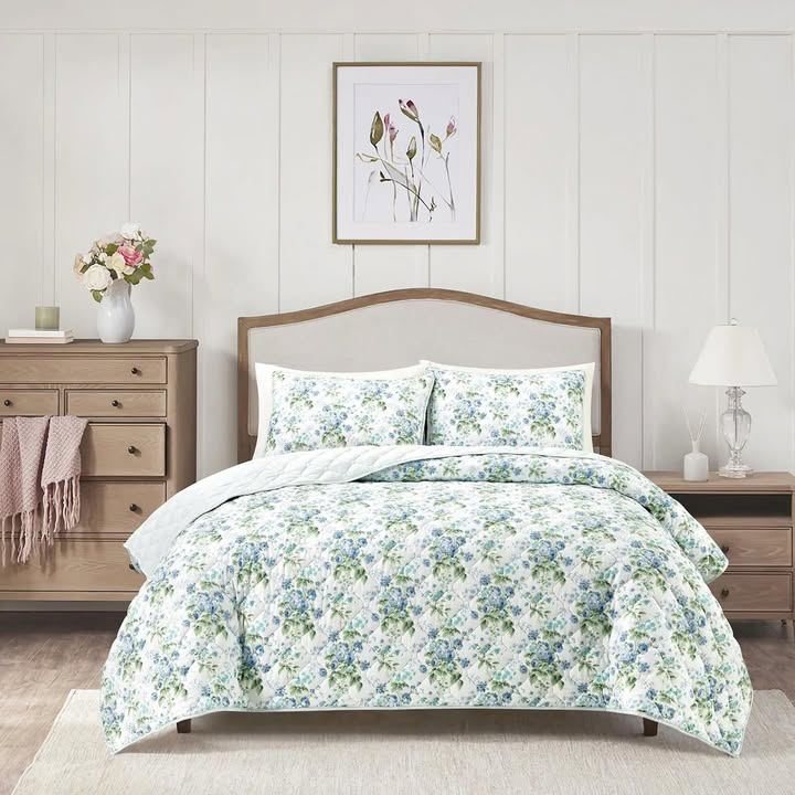 Laura Ashley 3-Piece Reversible Soft Quilt Set, King Size