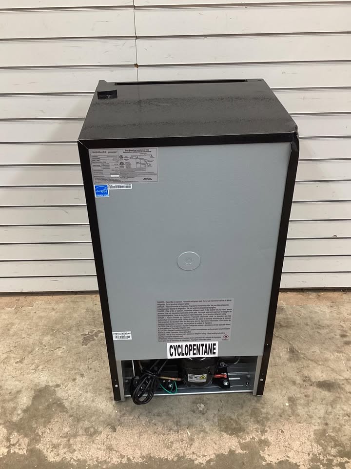 Frigidaire 3.2 cu. ft. Retro Mini Fridge in Black