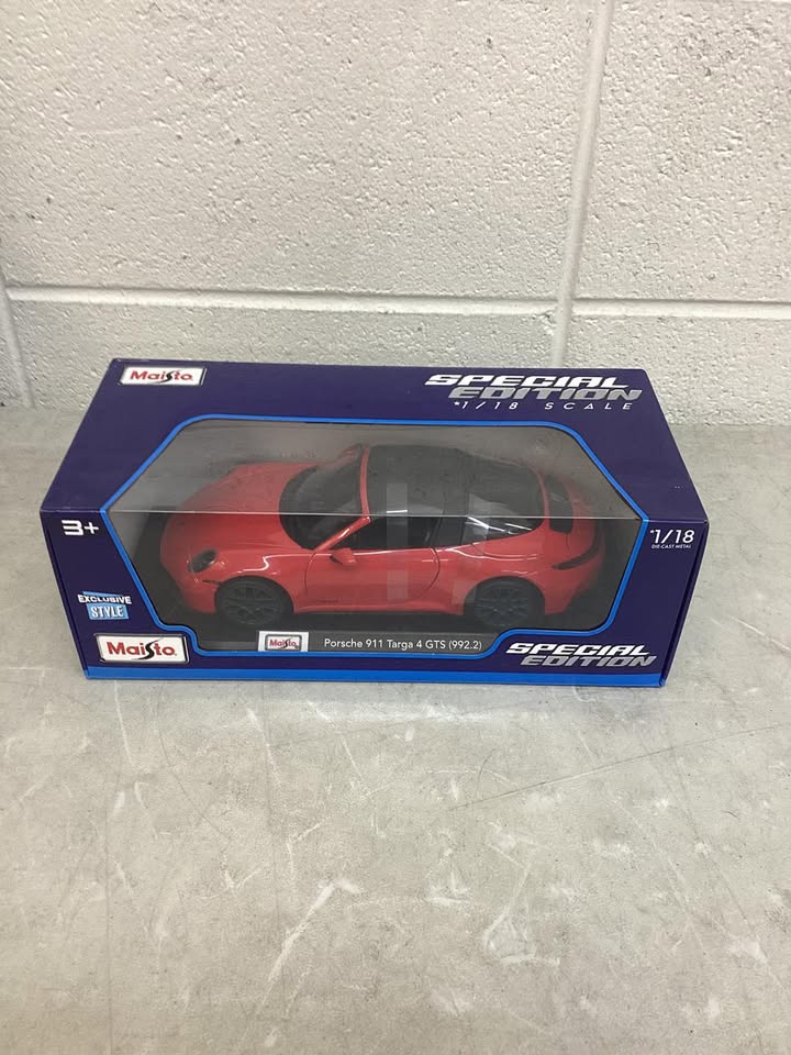 Maisto Special Edition 1:18 Scale Porsche 911 Targa 4 GTS (992.2)
