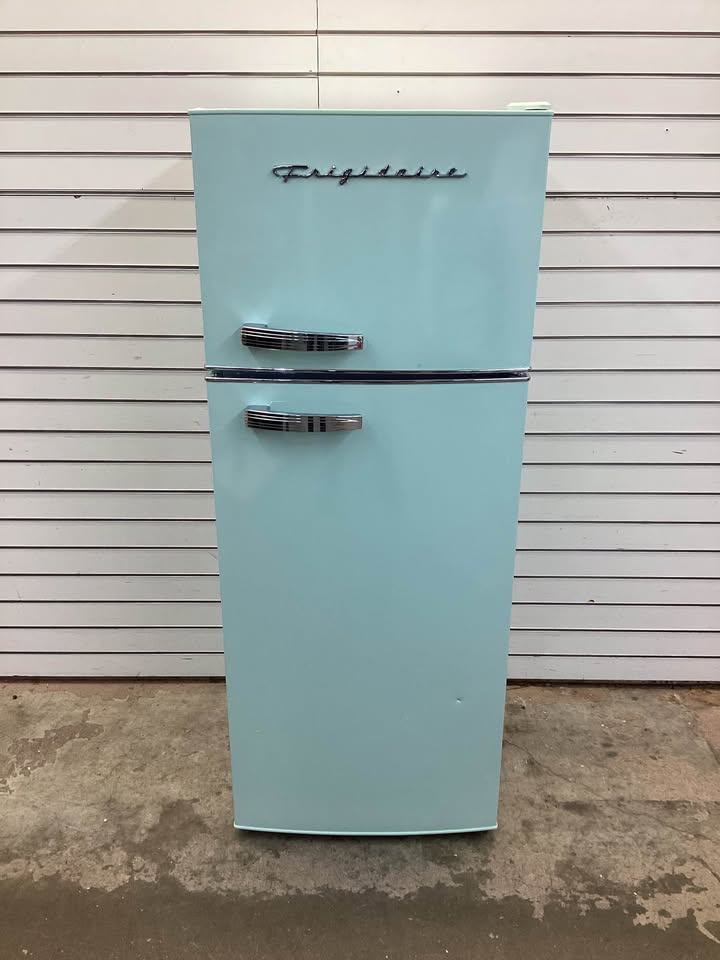 Frigidaire 7.5 cu. ft. Retro Mini Fridge with Top Freezer in Mint Green