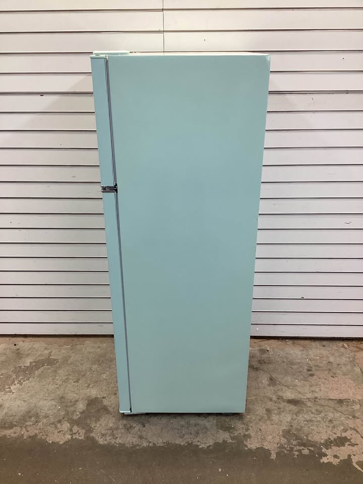 Frigidaire 7.5 cu. ft. Retro Mini Fridge with Top Freezer in Mint Green