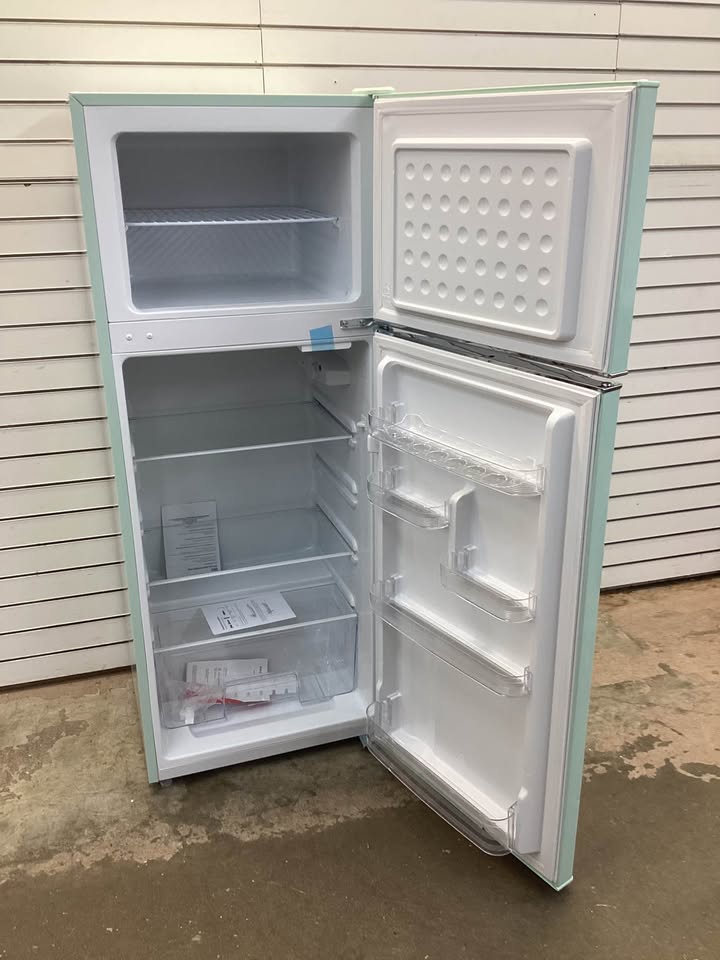 Frigidaire 7.5 cu. ft. Retro Mini Fridge with Top Freezer in Mint Green