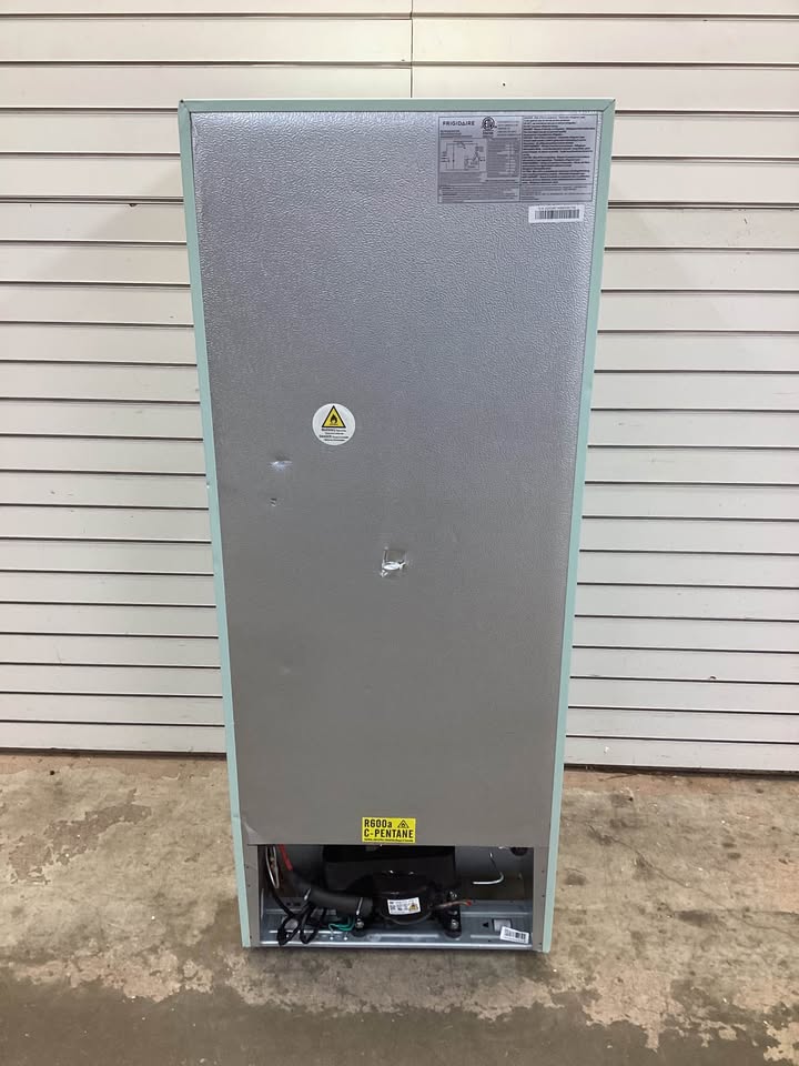 Frigidaire 7.5 cu. ft. Retro Mini Fridge with Top Freezer in Mint Green