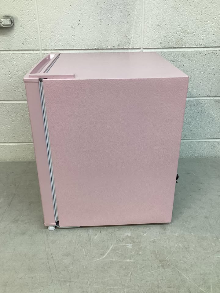 Frigidaire 1.6 cu ft Compact Retro Fridge with Freezer
