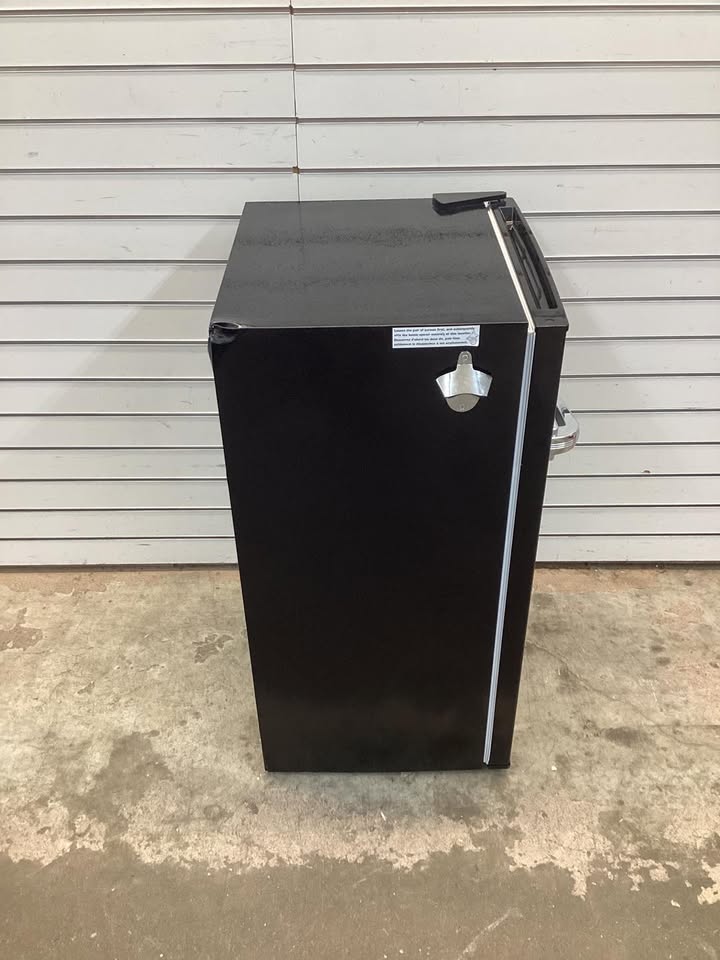 Frigidaire 3.2 cu. ft. Retro Mini Fridge in Black