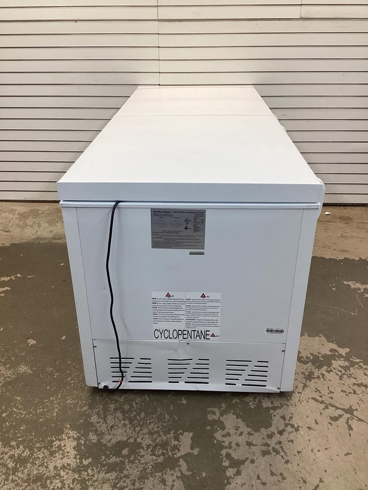Hamilton Beach 79 in. Wide 25 cu. ft. Freezer Manual Defrost Dual Door Chest Freezer with Garage Ready in White