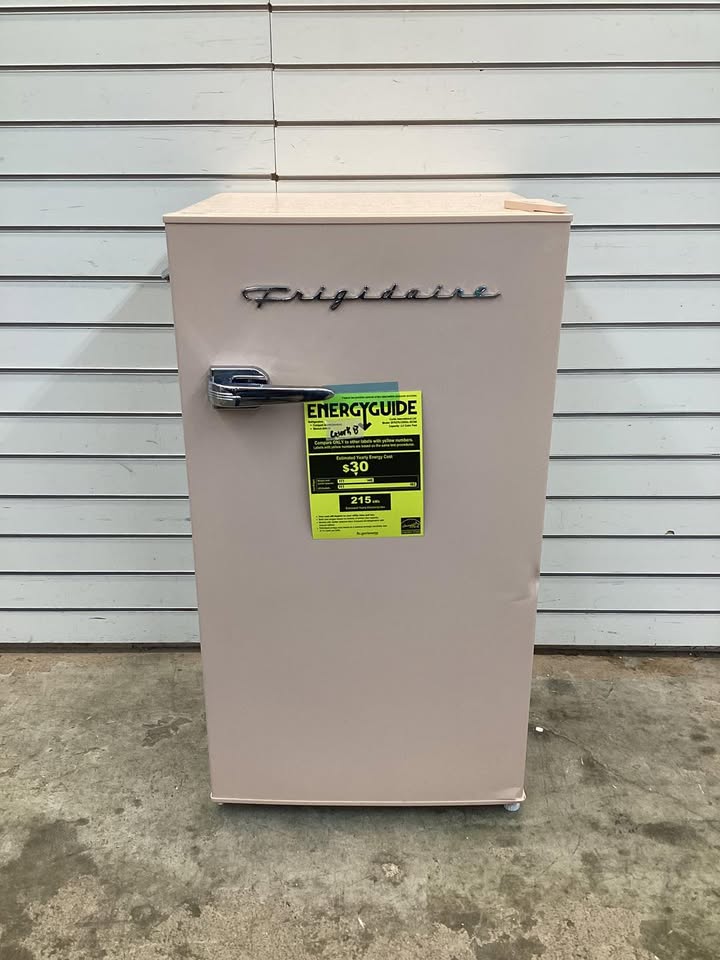 Frigidaire 3.2 cu. ft. Retro Mini Fridge in Coral Pink