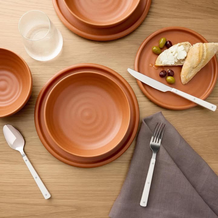 Member's Mark 16-Piece Bubble Reactive Dinnerware Set