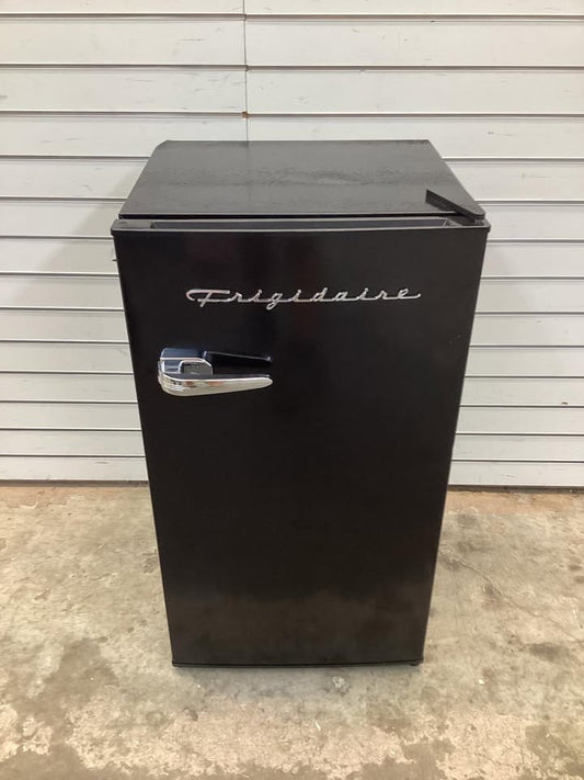 Frigidaire 3.2 cu. ft. Retro Mini Fridge in Black