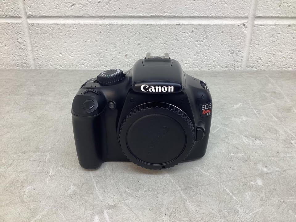Lightly used Canon EOS Rebel T3 Kit