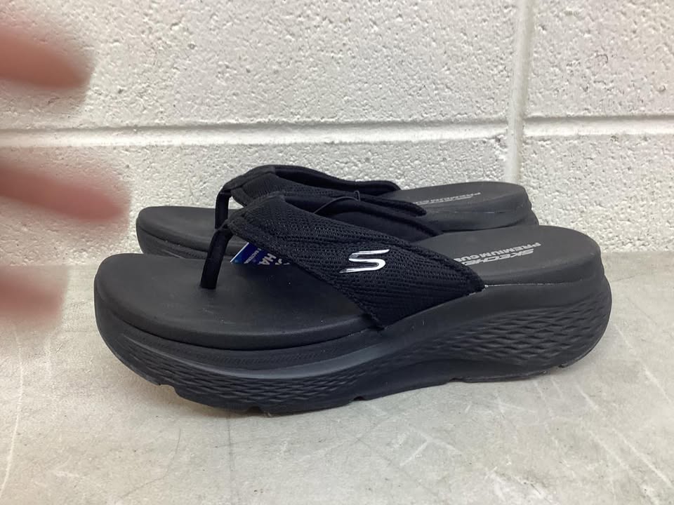 Skechers Women's Flip-Flop, Size 7