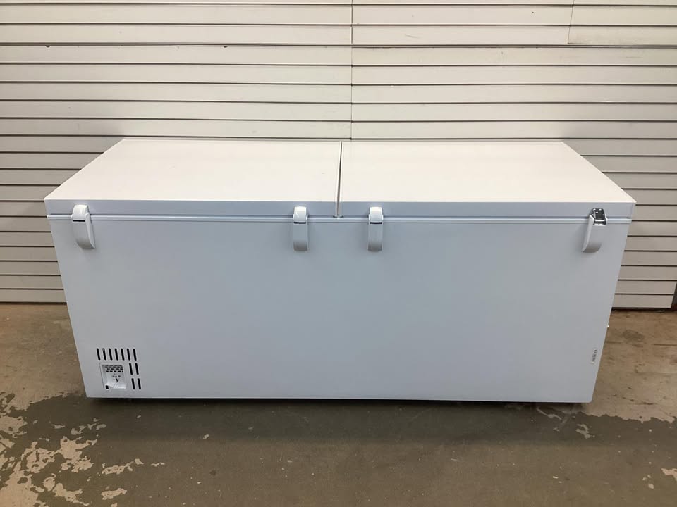 Hamilton Beach 79 in. Wide 25 cu. ft. Freezer Manual Defrost Dual Door Chest Freezer with Garage Ready in White