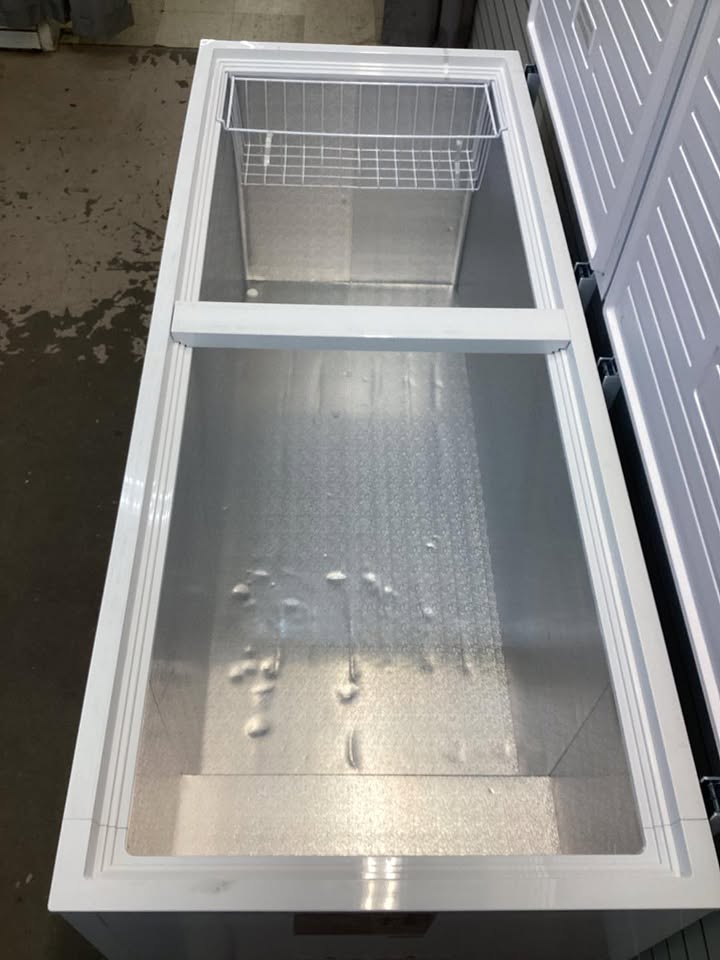 Hamilton Beach 79 in. Wide 25 cu. ft. Freezer Manual Defrost Dual Door Chest Freezer with Garage Ready in White